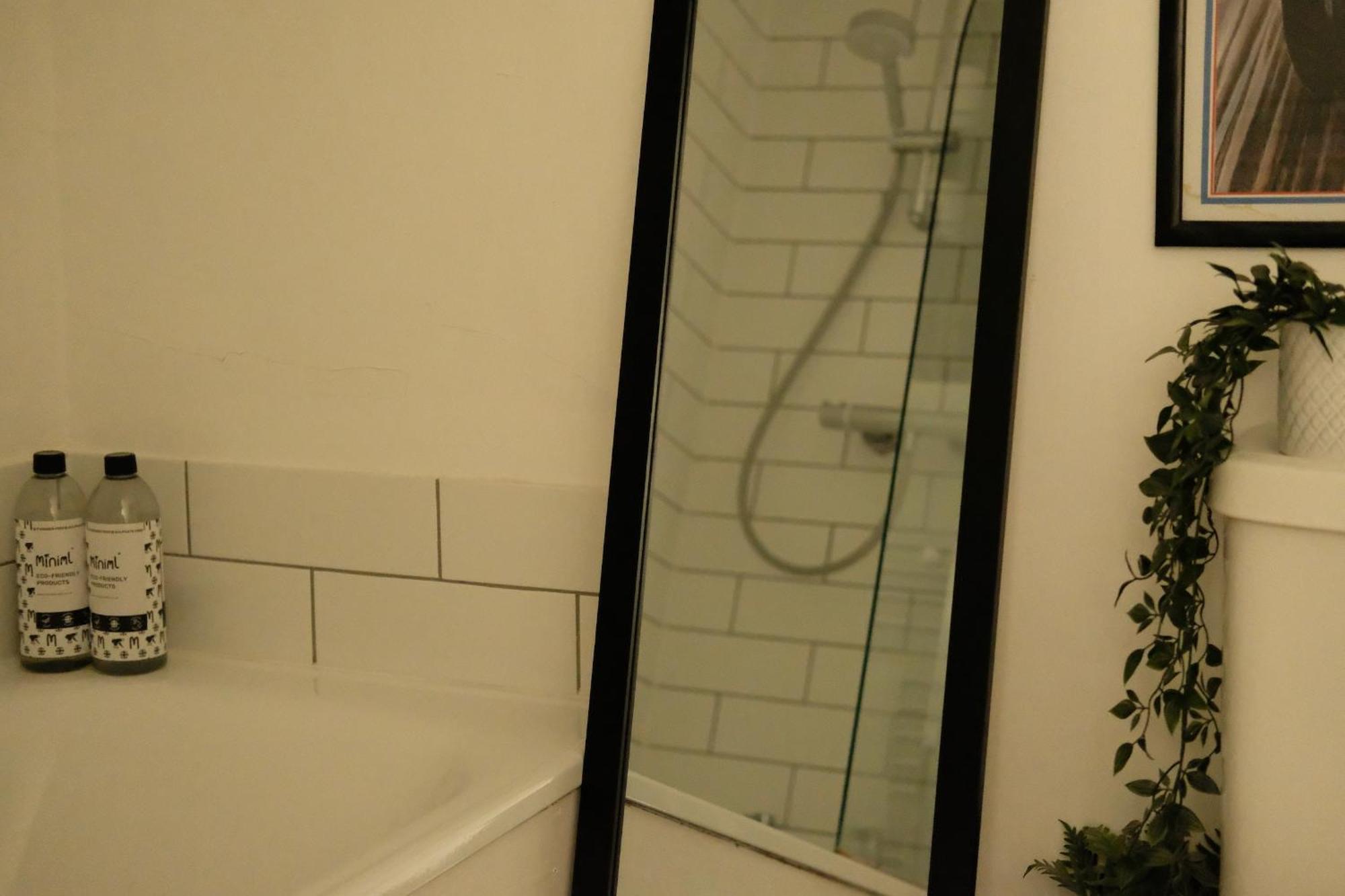 Spacious City Centre Apartment Бат Екстериор снимка
