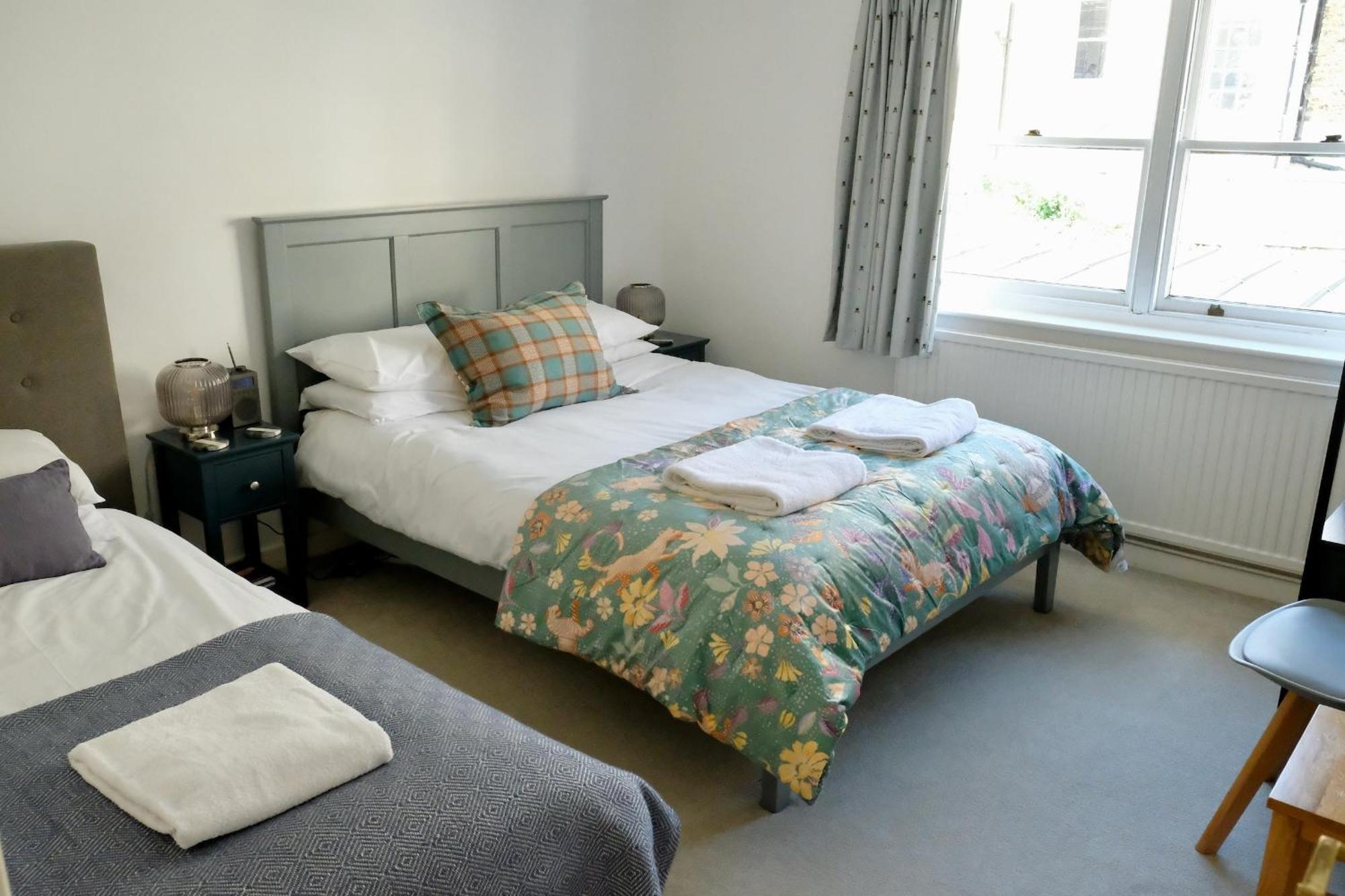 Spacious City Centre Apartment Бат Екстериор снимка