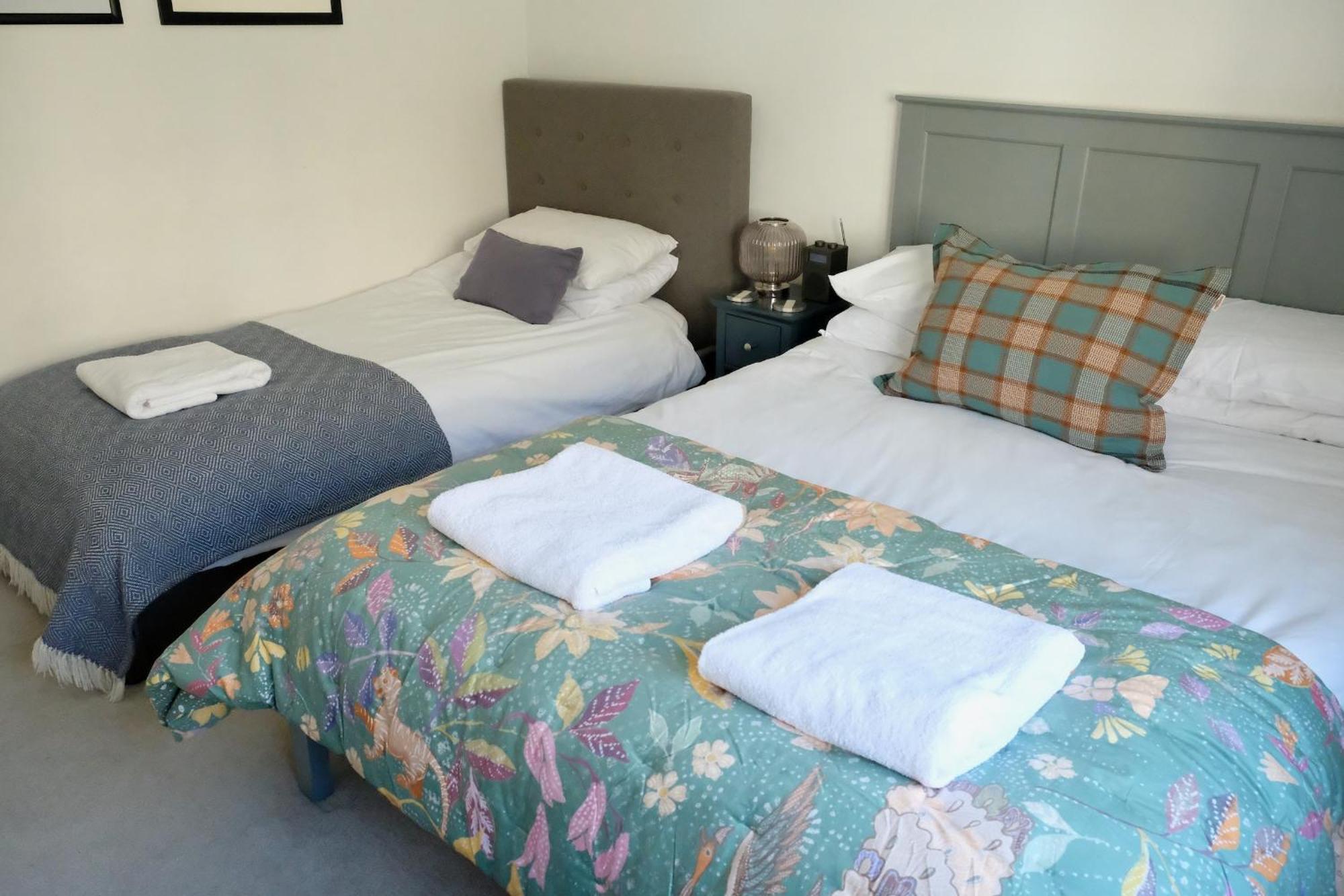 Spacious City Centre Apartment Бат Екстериор снимка