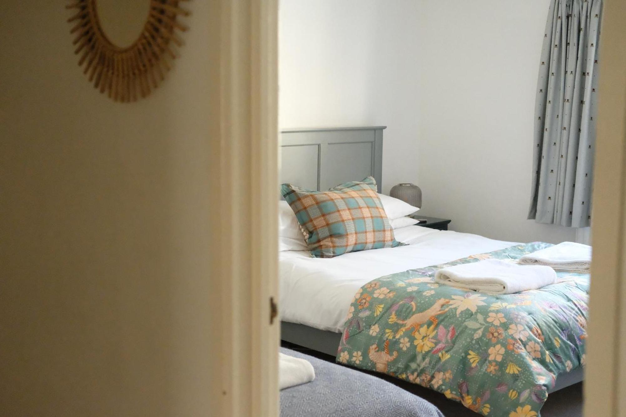 Spacious City Centre Apartment Бат Екстериор снимка