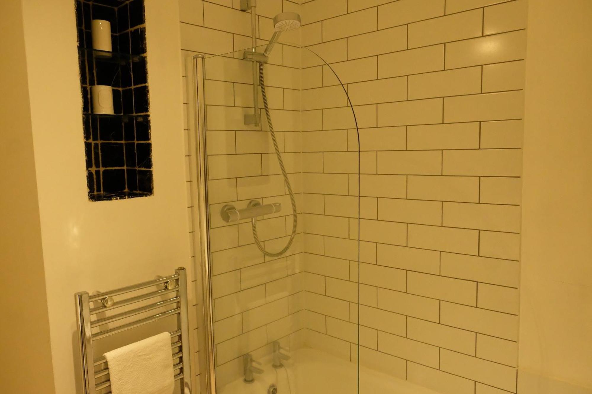 Spacious City Centre Apartment Бат Екстериор снимка